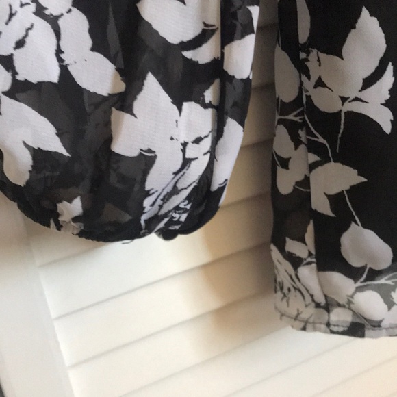 Love... Ady Floral Romper from Nordstrom Rack - Picture 5 of 12